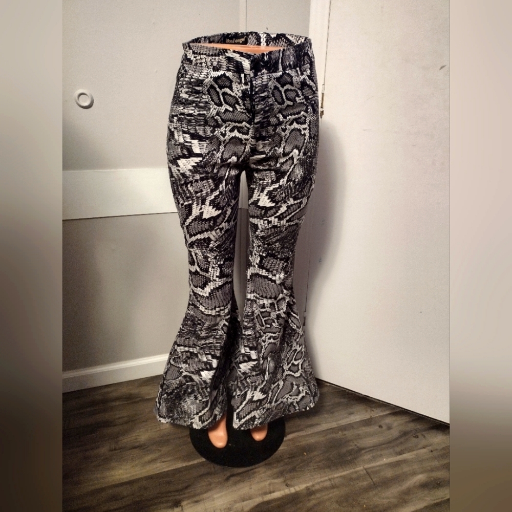 Like an angel 😇 bell bottoms XL brand new WOT